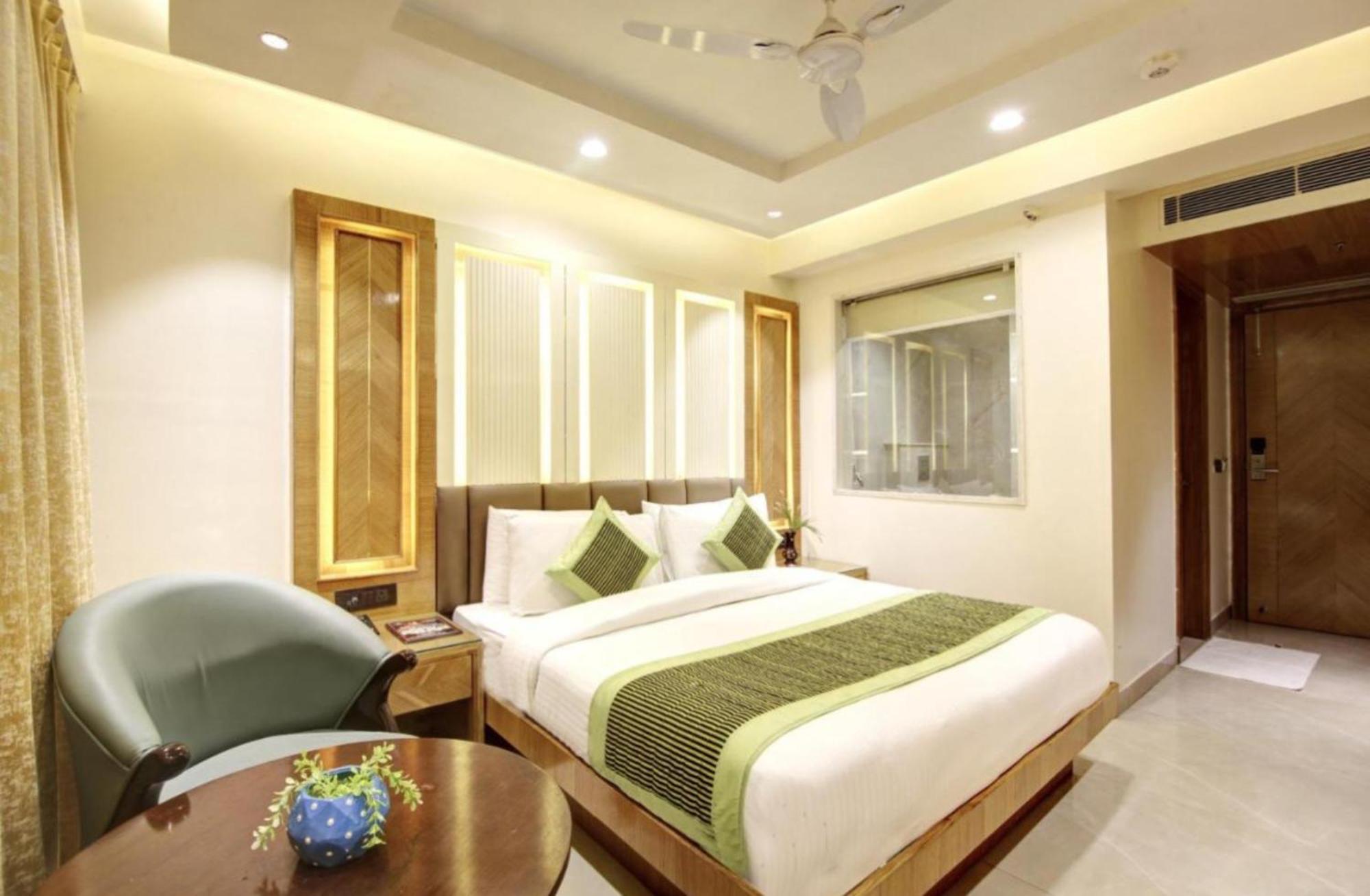 Hotel Platinum With Free Pickup-Delhi Airport New Delhi Buitenkant foto